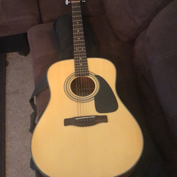 Fender guitar - Picture 2 of 5